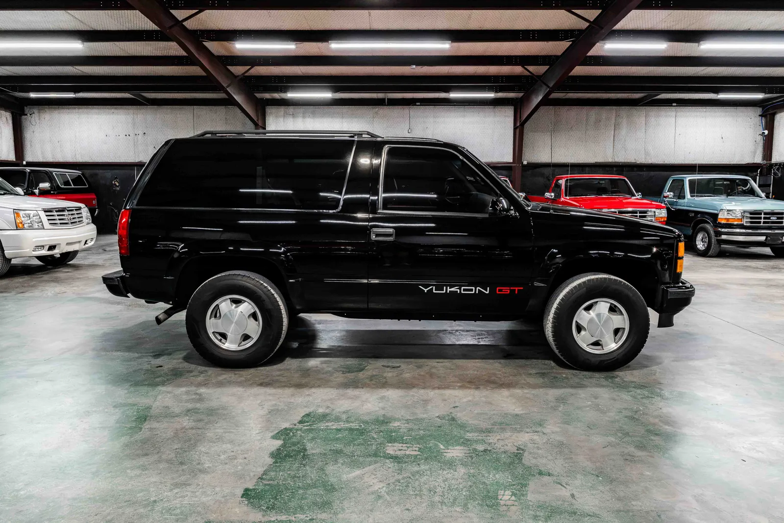  1996-GMC-Yukon-Black-521711-38.jpg